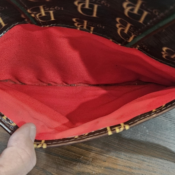 Dooney & Bourke Brown 1975 Signature Small messenger Grace Bag. - Picture 2 of 11